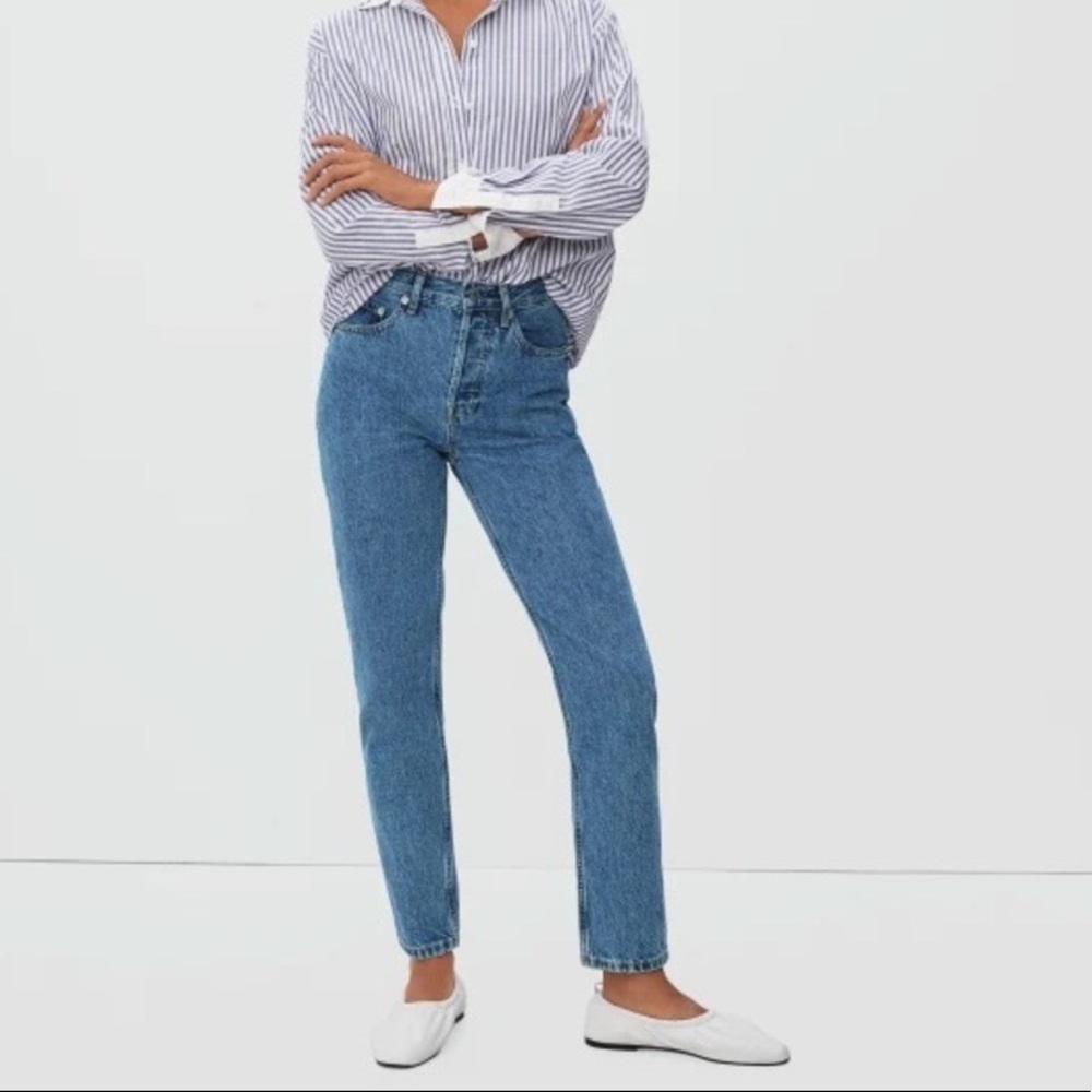 Everlane Women’s The 90’s Cheeky cropped ankle Jean worn in mid blue size 26